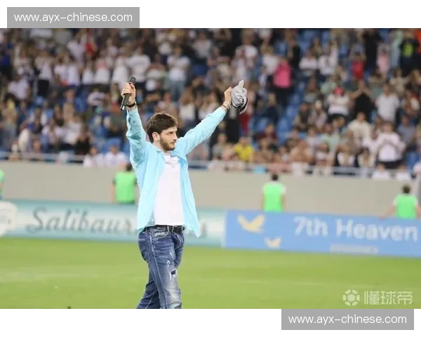 克瓦拉茨赫利亚禁区灵动舞步,那不勒斯进攻核心风采尽显 克瓦拉茨赫利亚禁区灵动舞步,那不勒斯进攻核心风采尽显